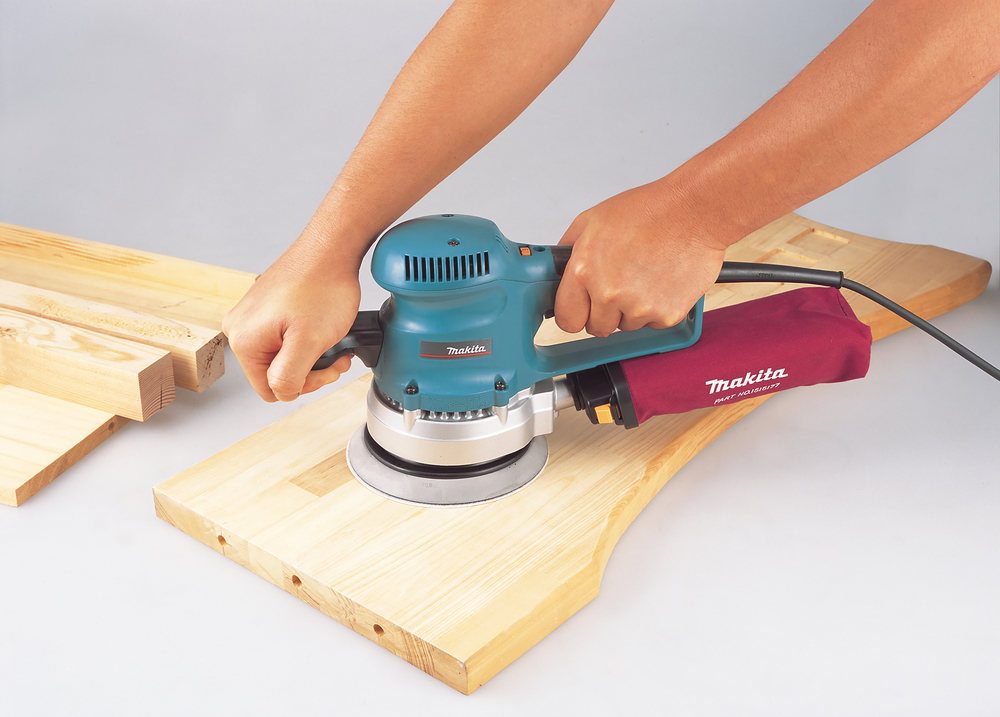 Makita Exzenterschleifer BO6030JX 310W 150mm mit Klett und Staubabsaugung im MAKPAC