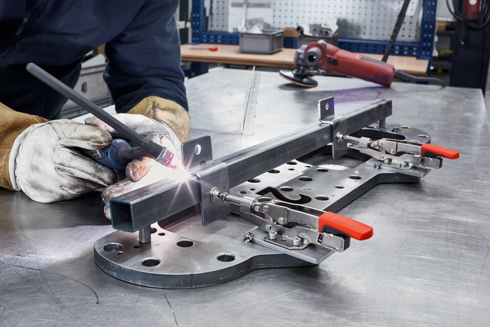 Bessey Schubstangenspanner STC-IHH25 mit waagerechter Grundplatte 35 mm Spannweite 2500 N Spannkraft
