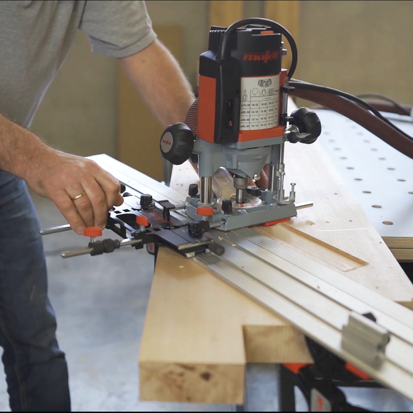 Frästasche: Beispielsweise für Treppenstufen bis zu einer Höhe von 255 mm und einer beliebiger Breite. Anwendungsbild