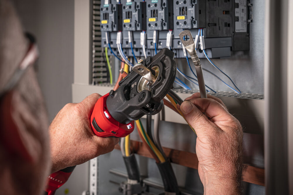 Milwaukee M18 ONEHCCT60-0C FORCE LOGIC™ Akku-Presszange 60kN
